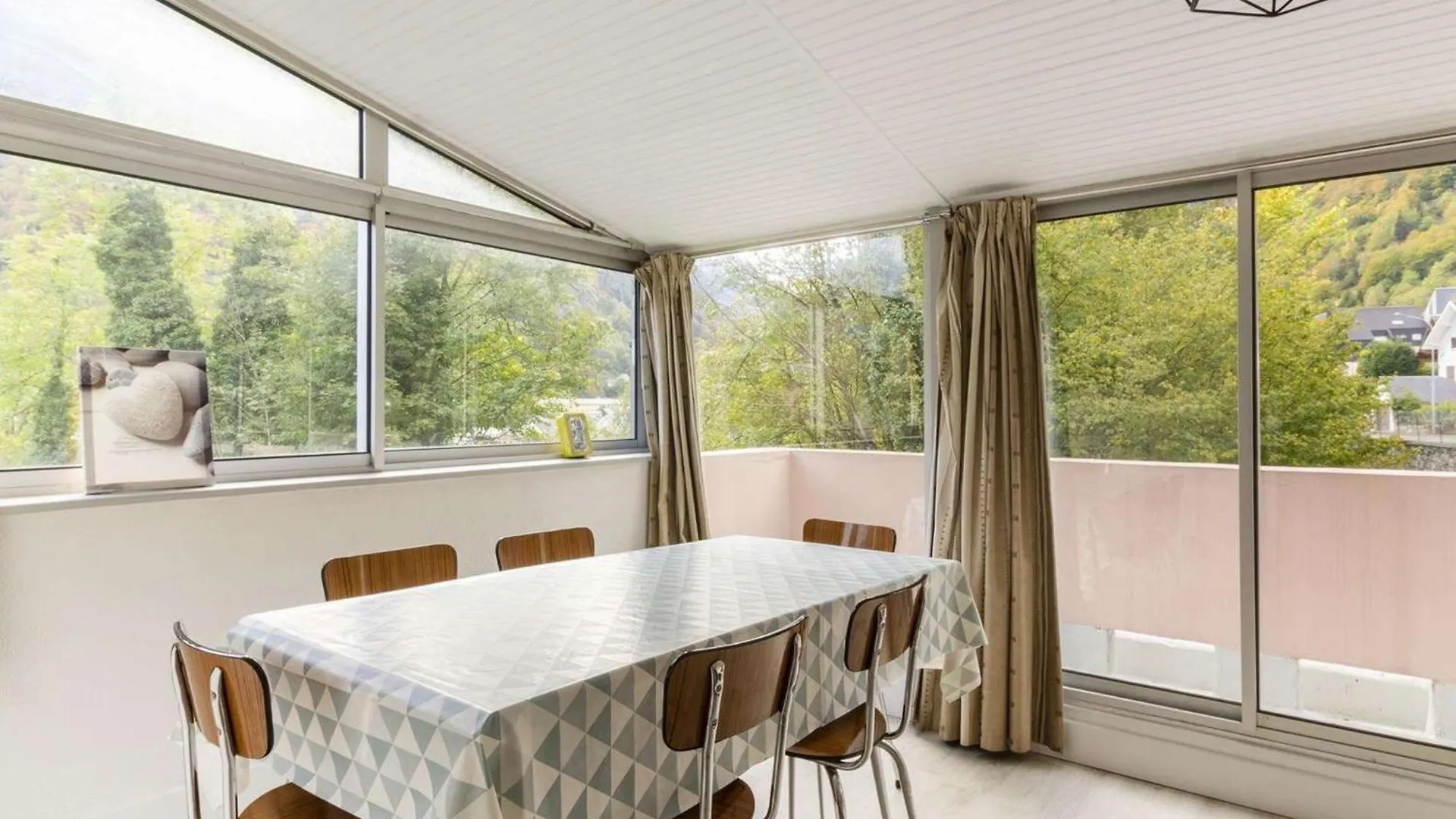 Appartement Cauterets, 2 pièces, 6 personnes - FR-1-401-152